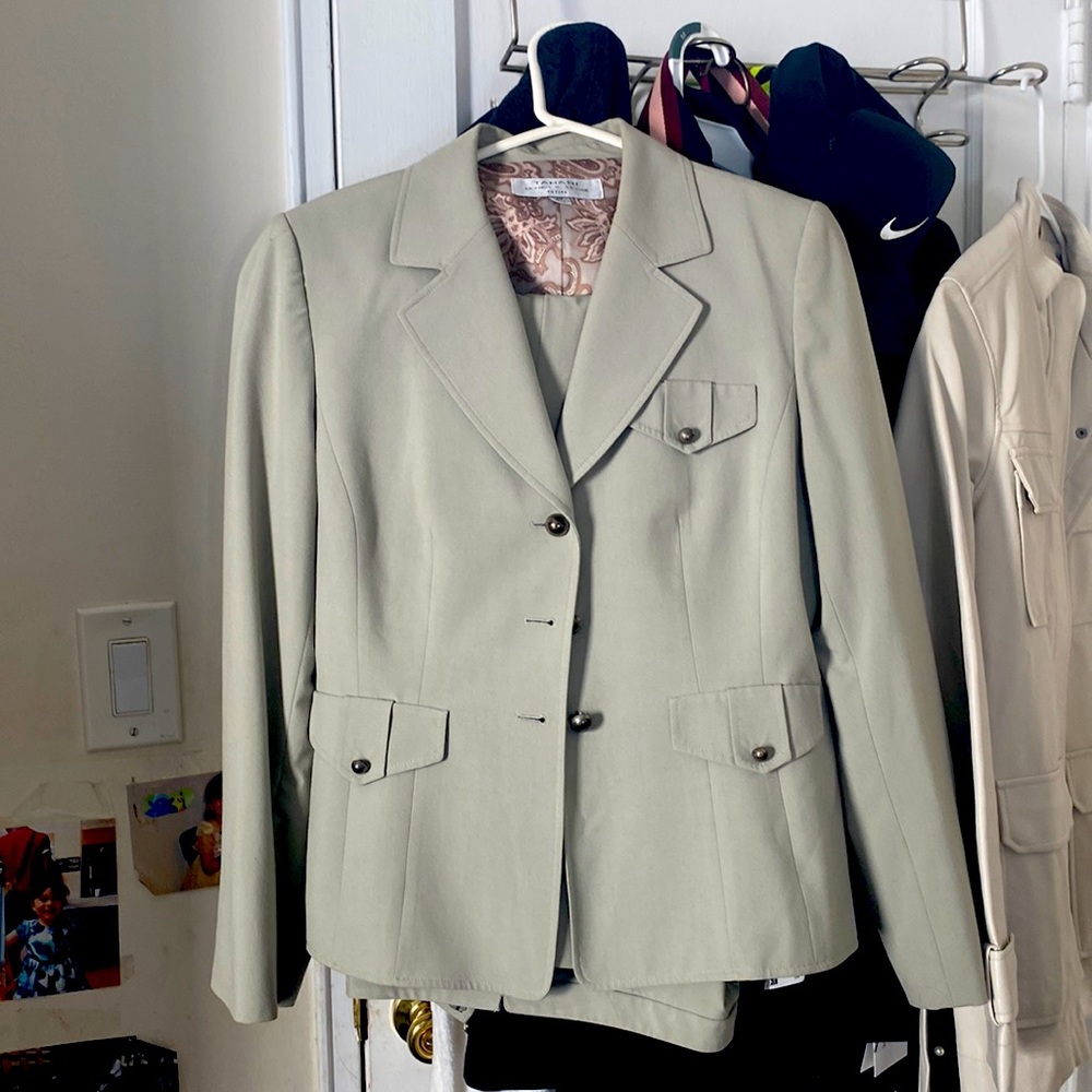 Tahari suit for women 10p light green